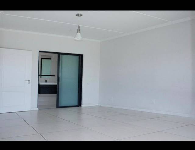 2 BEDROOM APARTMENT FOR SALE IN FOURWAYS